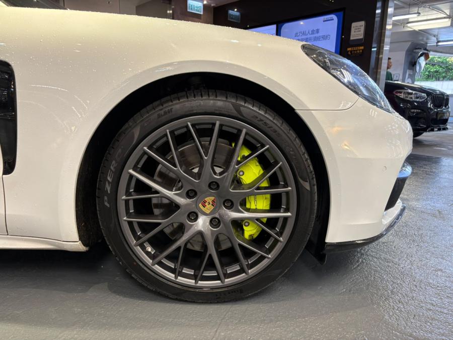Panamera 4 E-Hybrid - Image 3